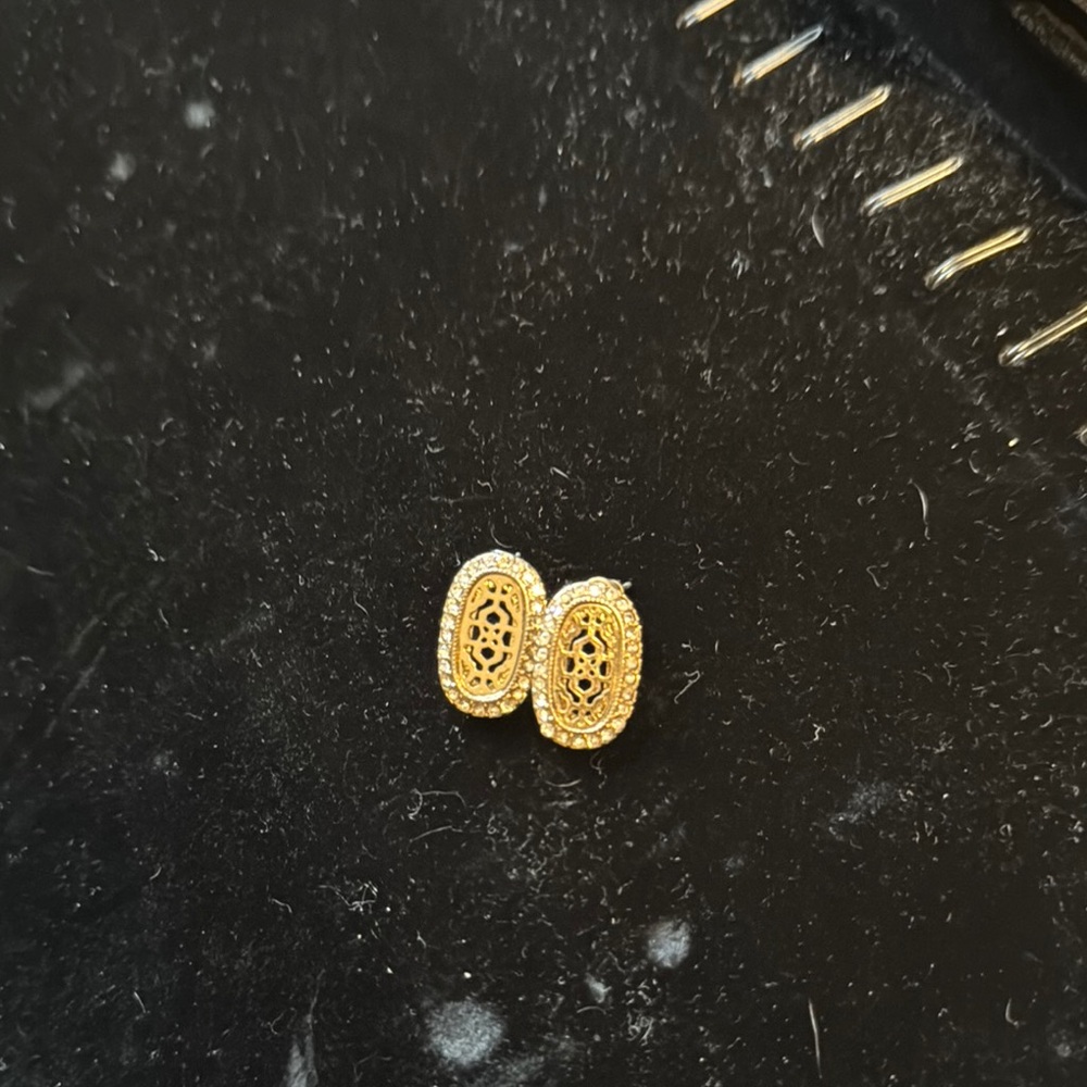Elegant Gold Patterned Earrings